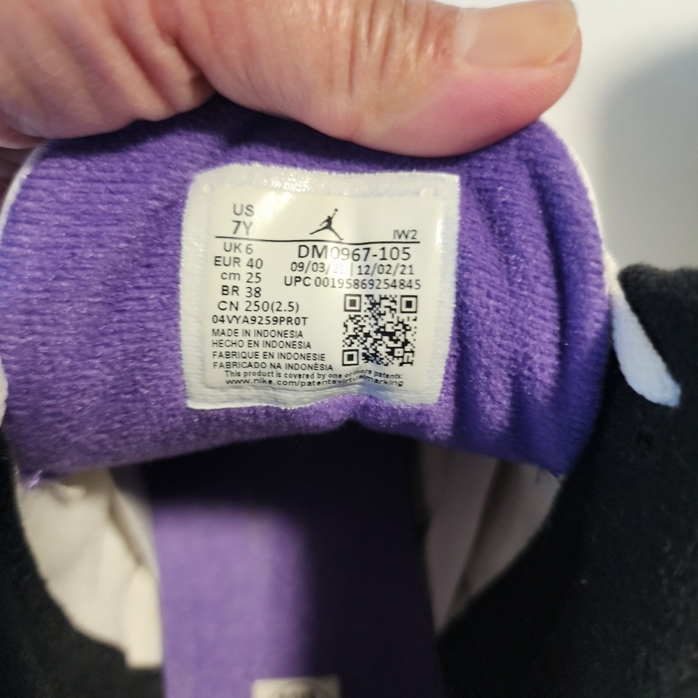 Air Jordan 3 Retro "Dark Iris", Size 7Y - Picture 10 of 10